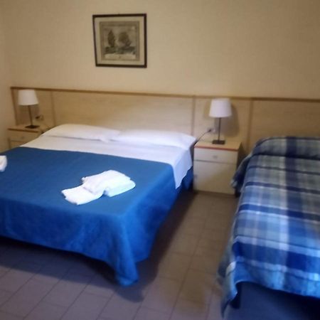 Hotel Lupo Di Mare Марина-ді-Кастаньєто-Кардуччі Екстер'єр фото